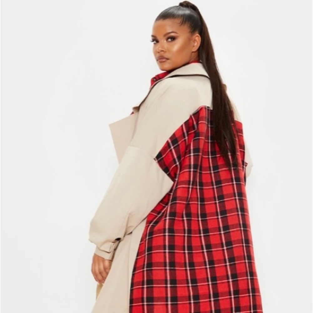 Pretty Little Thing: Plus Stone Contrast Panel Trench Coat
